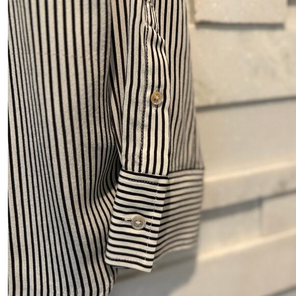 EVERLANE The Must-Have Shirt in 100% Washable Silk Black Micro-stripe 6 Preppy - Picture 6 of 8